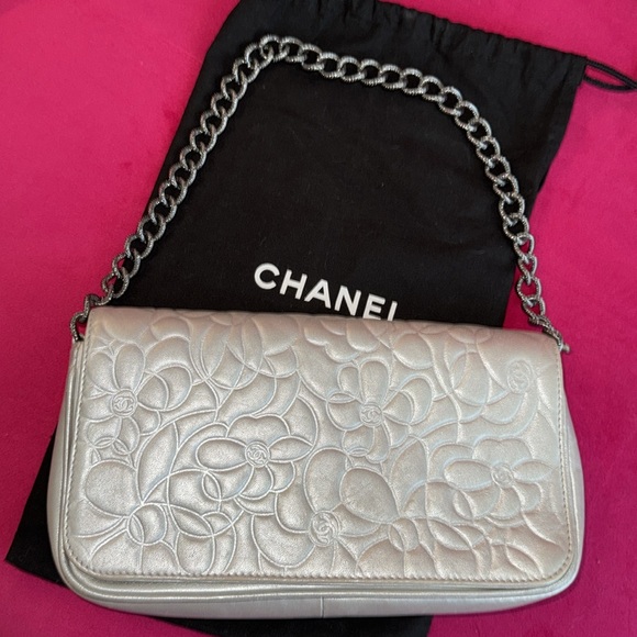 Chanel Floral Embossed Silver Shoulder Bag - Picture 2 of 13